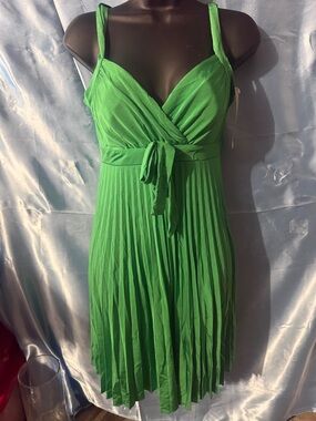 La Belle Emerald Green Pleated Tie-Waist Midi Dress